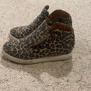 Cushionaire Size 8 Cheetah print shoes